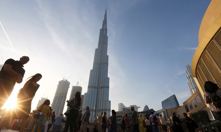 الإمارات الأولى عربيًا في تقرير السعادة العالمي