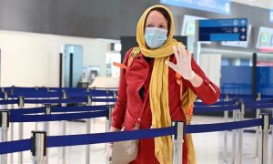 الإمارات تعيد الهنود لموطنهم