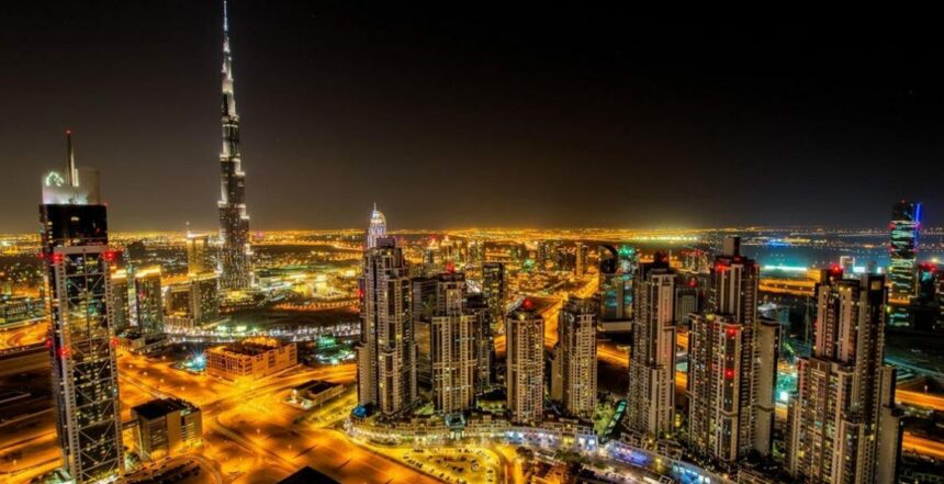 دبي هي أجمل مدينة في العالم ليلاً