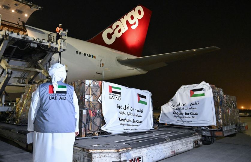 الإمارات ترسل مساعدات غذائية إلى غزة ضمن حملة تراحُم من أجل غزة