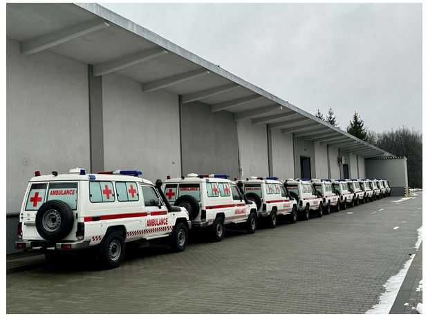 الإمارات ترسل 27 سيارة إسعاف إلى أوكرانيا
