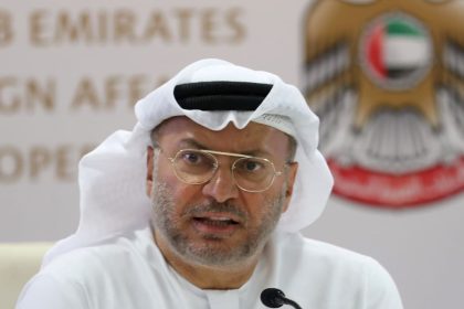 قرقاش يرحب بدعوة تنحي حماس