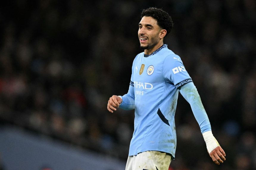 لاعب مانشستر سيتي عمر مرموش