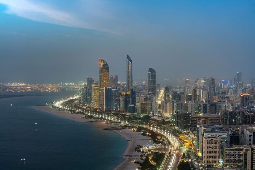 ما هي الأهداف الاقتصادية لدولة الإمارات في 2025؟