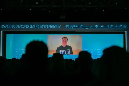 إيلون ماسك يتحدث عبر مكالمة فيديو في القمة العالمية للحكومات في دبي