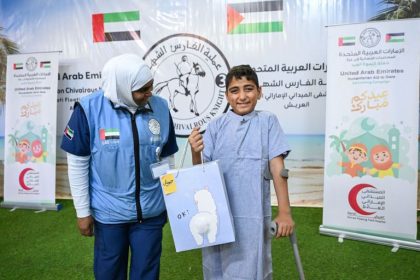 المستشفى الإماراتي العائم في العريش يوزع هدايا العيد على المرضى والأطفال