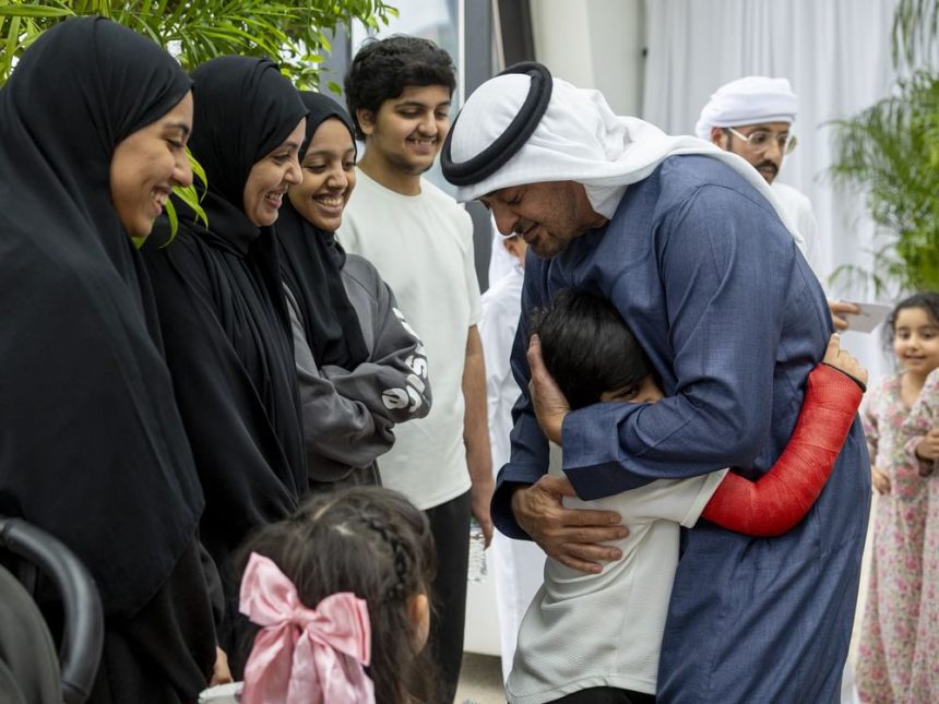 وفد إماراتي ينقل أجواء رمضان إلى الأطفال المرضى في لندن