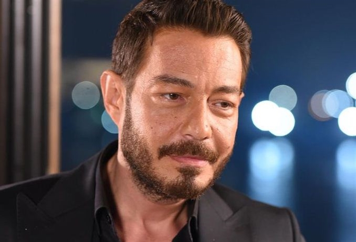 هشام جمال يتسبب في بكاء أحمد زاهر.. فما القصة؟