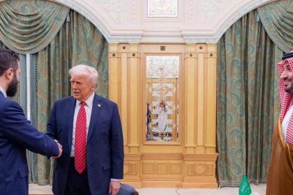 ما سبب لقاء الرئيس الأمريكي بالشرع في الرياض؟