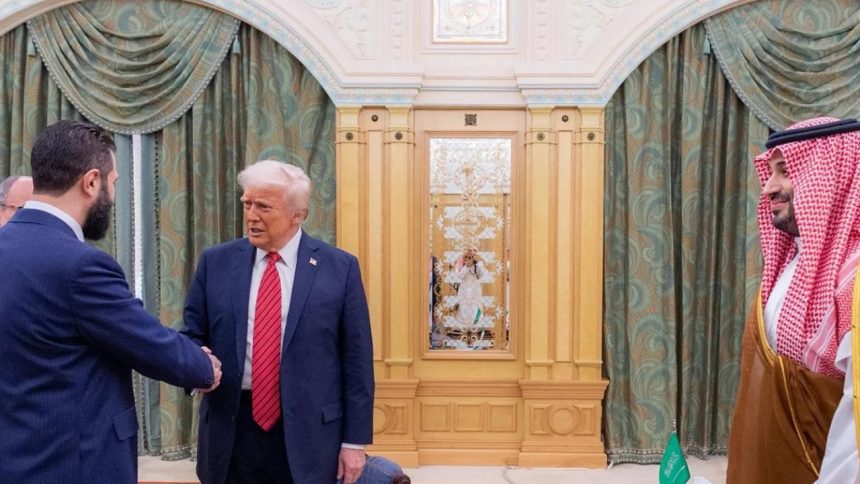 ما سبب لقاء الرئيس الأمريكي بالشرع في الرياض؟