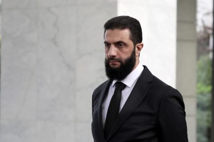 الرئيس السوري أحمد الشرع يبحث تنفيذ رفع العقوبات مع ممثلي أمريكا وتركيا