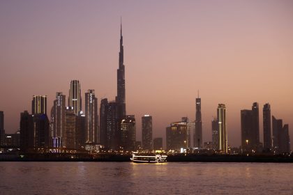 الإمارات تتصدر مؤشر السعادة 2025 عربيًا وتتفوق على دول كبرى عالميًا