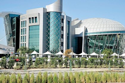 الإمارات تعفي رعايا إيران من غرامات التأخير مراعاةً للظروف الإنسانية