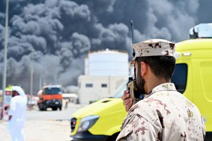 حريق ميناء الحمرية في الشارقة.. 24 ساعة من النيران 