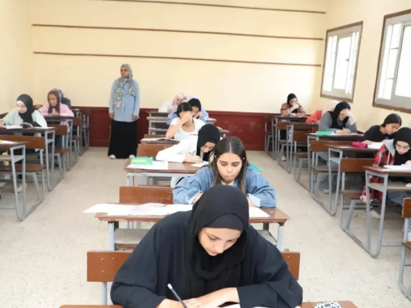 الثانوية العامة في الإمارات 2025.. الطلبة يستهلون الامتحانات بالفيزياء في أبوظبي