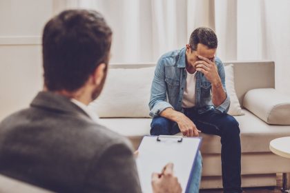 اللايف كوتش.. من هو ولماذا أصبح حديث العصر؟