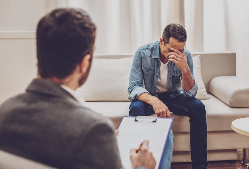 اللايف كوتش.. من هو ولماذا أصبح حديث العصر؟